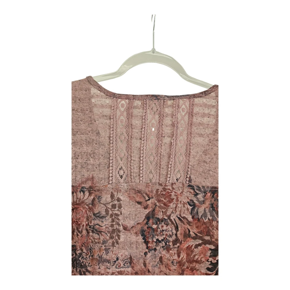 Top feminino One World Live Let Live XL roxo floral manga longa renda assimétrica - Imagem 4 de 4