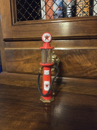 Gearbox 1:25 Scale 1920's Wayne Texaco Limited Edition Gas Pump