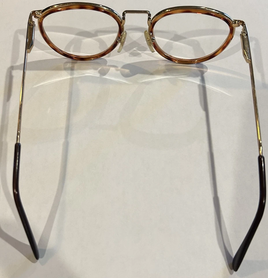 Marco de gafas recetadas con superposición de caparazón de tortuga tono dorado solo marca desconocida Foto 4 de 4