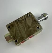 JLG 4641265 3 Way Cam Operated P.A. Valve OEM Open Box thumbnail 1