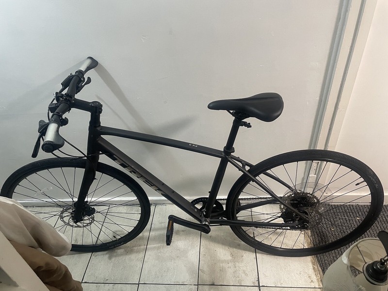 Trek FX 3 Disc Hybrid 2023 (in Black)