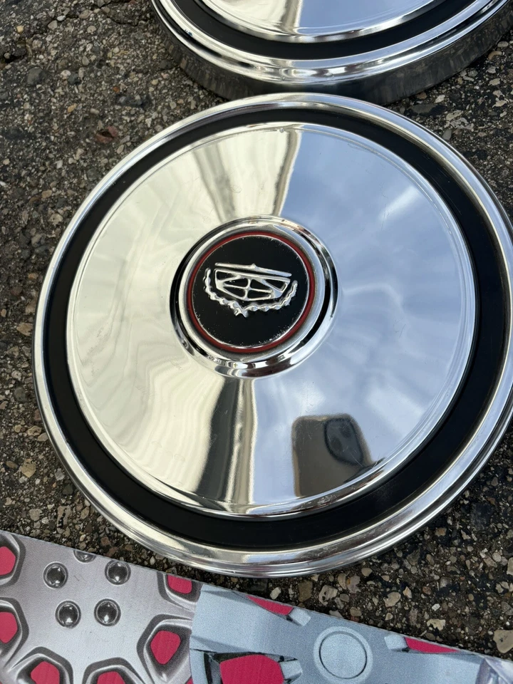 "Ford Maverick Grand Torino 1972-76 tapacubos Poverty se adapta a rueda de 14""/15"" rojo raro" Foto 3 de 4