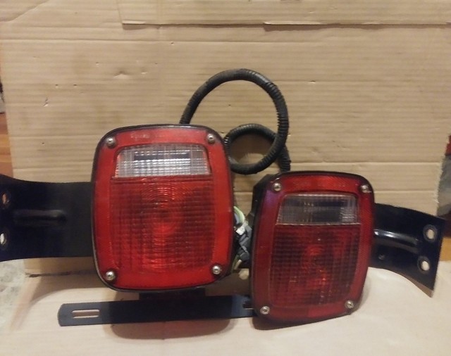 Navistar 3552880C91 Tail Lights Grote 5370 5371 For Dump Rollback Tow