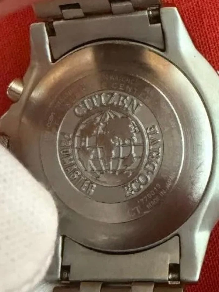 Reloj para hombre Citizen Promaster Eco Drive Solar U600-T011110 esfera negra titanio Foto 4 de 4