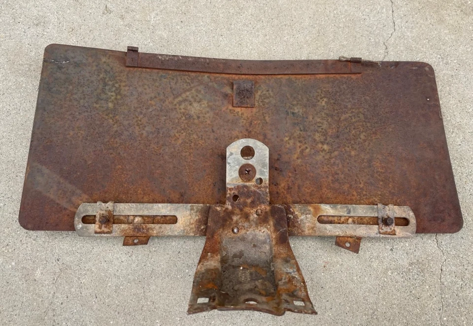 КРОНШТЕЙН ДЛЯ ПОДДЕРЖКИ НОМЕРНОГО ЗНАКА ПЕРЕДНЕГО БАМПЕРА CADILLAC GM 1954 54 ОТ ОРИГИНАЛЬНОГО ПРОИЗВОДИТЕЛЯ - Изображение 3 из 4