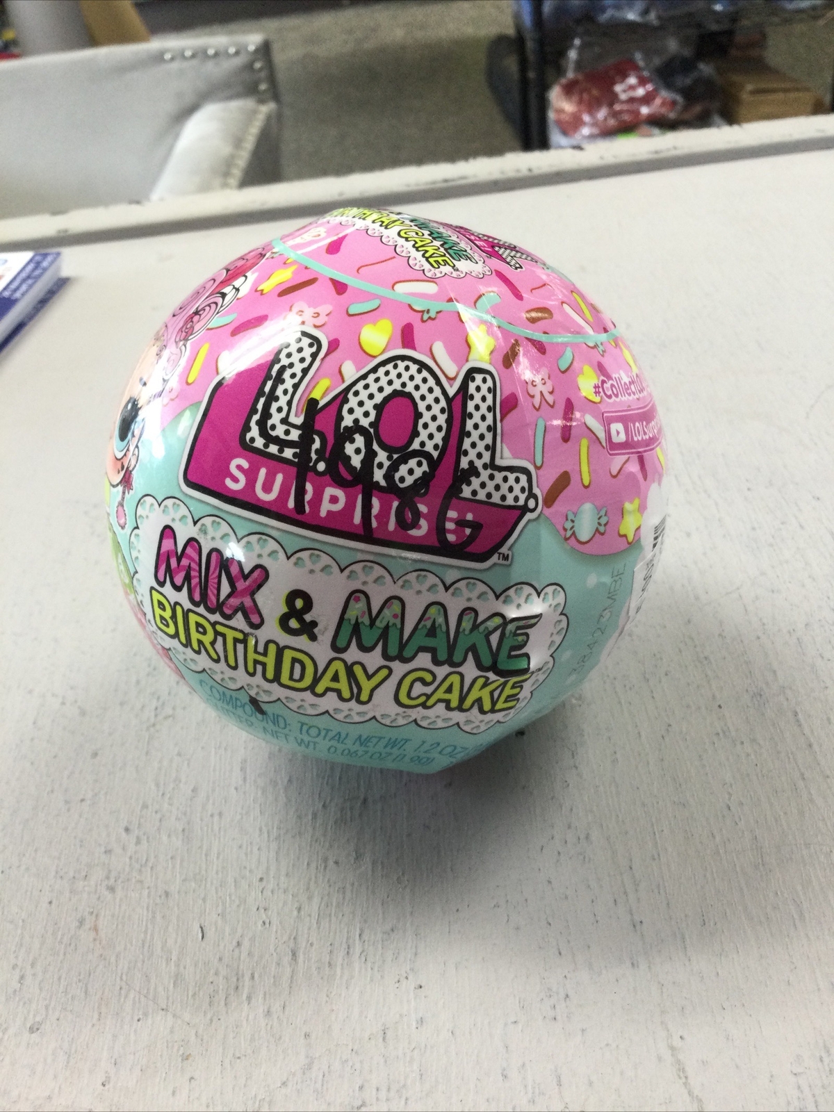 LOL Surprise Mix & Make Birthday Cake Tots with Collectible 