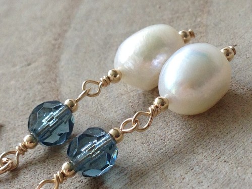 White Baroque FW Pearls & Vtg Blue Faceted Glass 14ct Rolled Gold Earrings - Picture 8 of 14