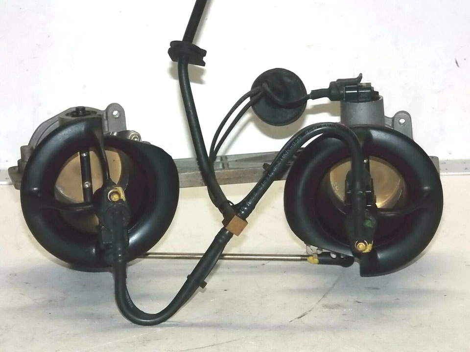 Cuerpos de acelerador inyectores y TPS Ducati 04-07 749 999 Foto 3 de 4