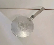 Vintage Everlast Metal Hand Forged 6" Wide Aluminum Silent Butler  552