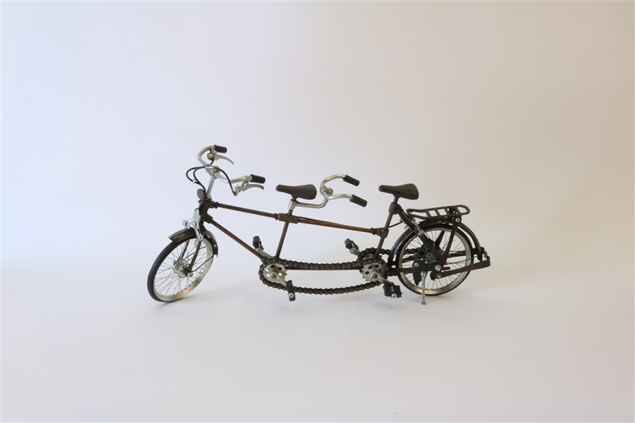 BICI TANDEM MODELLINO IN LATTA BICICLETTA DOPPIA SOPRAMMOBILE METALLO REGALO
