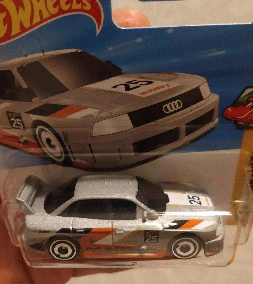 Hot Wheels Audi 90 Quattro Grigia Case L 2025 1:64 - Immagine 3 di 4