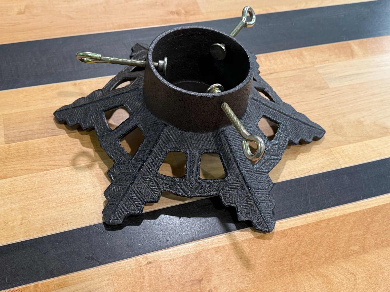 Sungmor Cast Iron Christmas Tree Stand Heavy Duty Home Decor Snowflake Tree Base