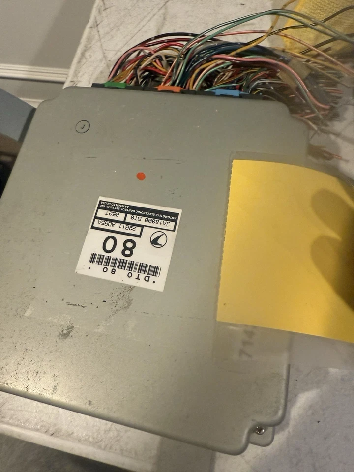 Módulo de control del motor usado (ECM) 2,2 unidades: 1999 Subaru Legacy 22611 ad65a Foto 2 de 4