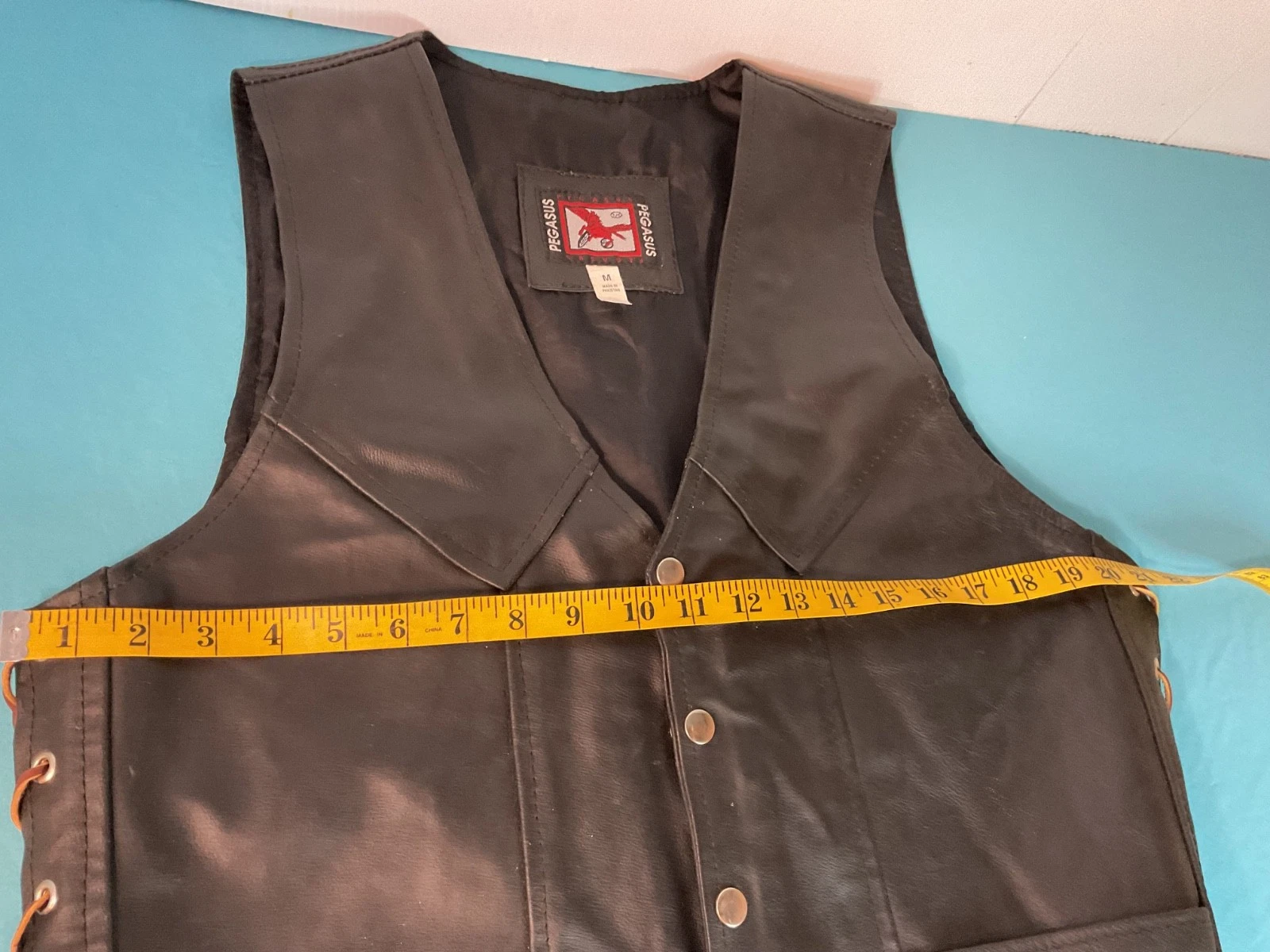 Black Leather Motorcycle Vest Medium - Heavy Built - Nice Unused - Leather Ties - product detail image 14