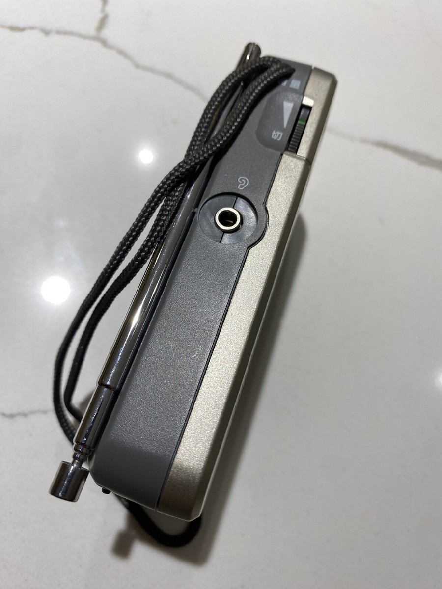 Panasonic RF-P70 FM AM Portable Pocket Silver Radio - Works Panasonic RF-P70 FM AM Portable Pocket Silver Radio - Works