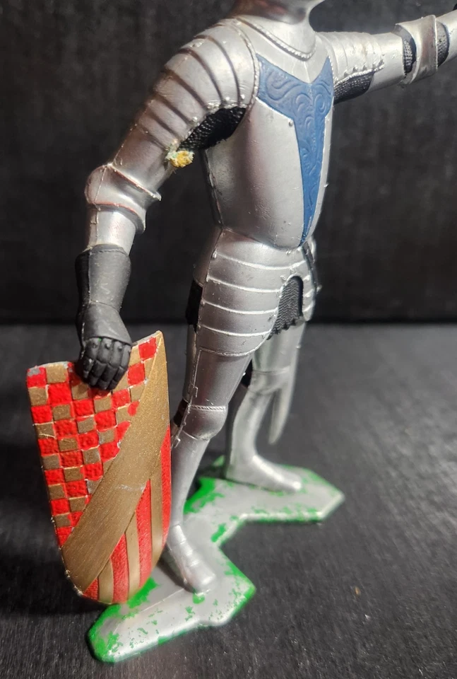 FIGURA DE CABALLERO MARX VINTAGE 1964 CON ESCUDO ESPADA GUERRERO GRAN TAMAÑO 6" PLÁSTICO Foto 3 de 4