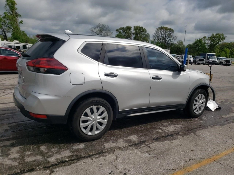 2018 2019 2020 NISSAN ROGUE Fuel Filler Door  Foto 4 de 4