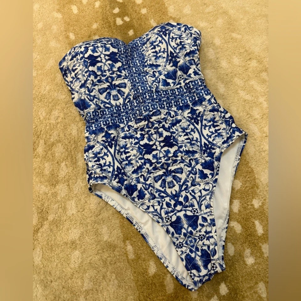 Antonio Melani blue and white geometric pattern one piece swimsuit size 6 - Image 3 of 4