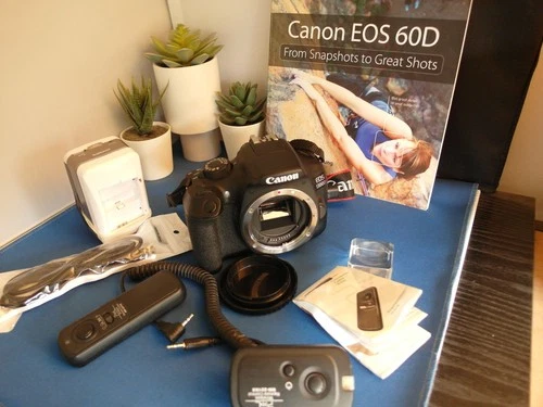 Canon EOS 1300D DSLR-Kamera Body / Kappe / Pixelfernbedienung. Gurt, Ladegerät Ratgeber.