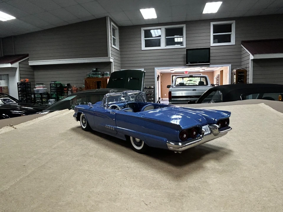 Danbury Mint 1958 Ford Thunderbird Convertible Metal Die Cast 1:24 Scale Car - Image 3 of 4