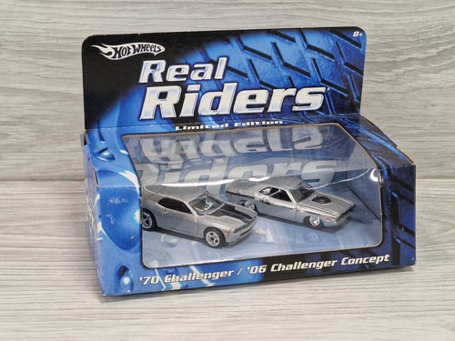 1/64 HOT WHEELS REAL RIDERS JUEGO DE 2 COCHES '70 y '06 Dodge Challenger edición limitada sellado