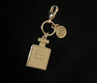 上品◆エレガント【CHANEL】24C クルーズ キーホルダー 香水瓶風 CHANEL Holiday 2023 Limited Edition Novelty Gold Perfume