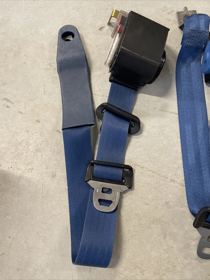 Заводской комплект ремней безопасности Ford Mustang 1990-93 королевский синий хэтчбек купе с насечками - Изображение 4 из 4