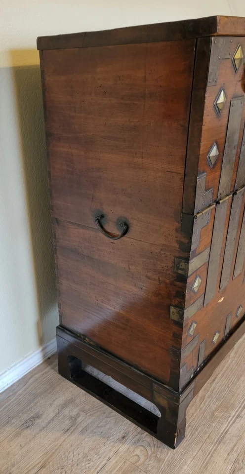 Antiguo cofre coreano Bandaji muebles raros madera latón Foto 4 de 4