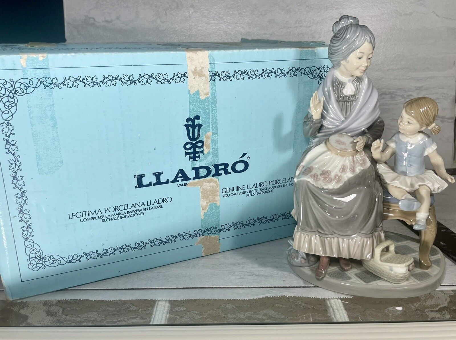 Vintage Lladro Primeras Lecciones A Visit with Granny Figurine #5305 w/Box Mint