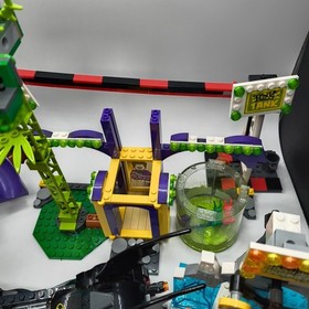 LEGO 76035 DC Comics Super Heroes Jokerland 95% complete. W Minifigures 