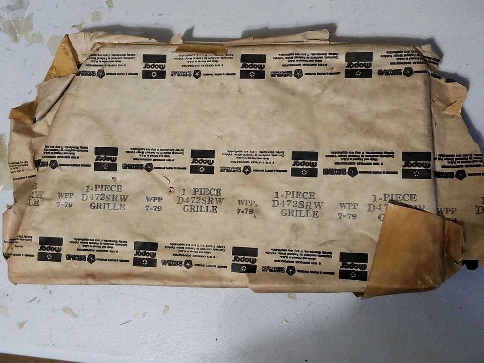 НОВАЯ ИЗ СТАРЫХ ЗАПАСОВ ВИНТАЖНАЯ РЕШЕТКА ДИНАМИКА MOPAR 1979 С КОВРОВЫМ ПОКРЫТИЕМ NO 5211182 RH CHERRY D472SRW - Изображение 2 из 3