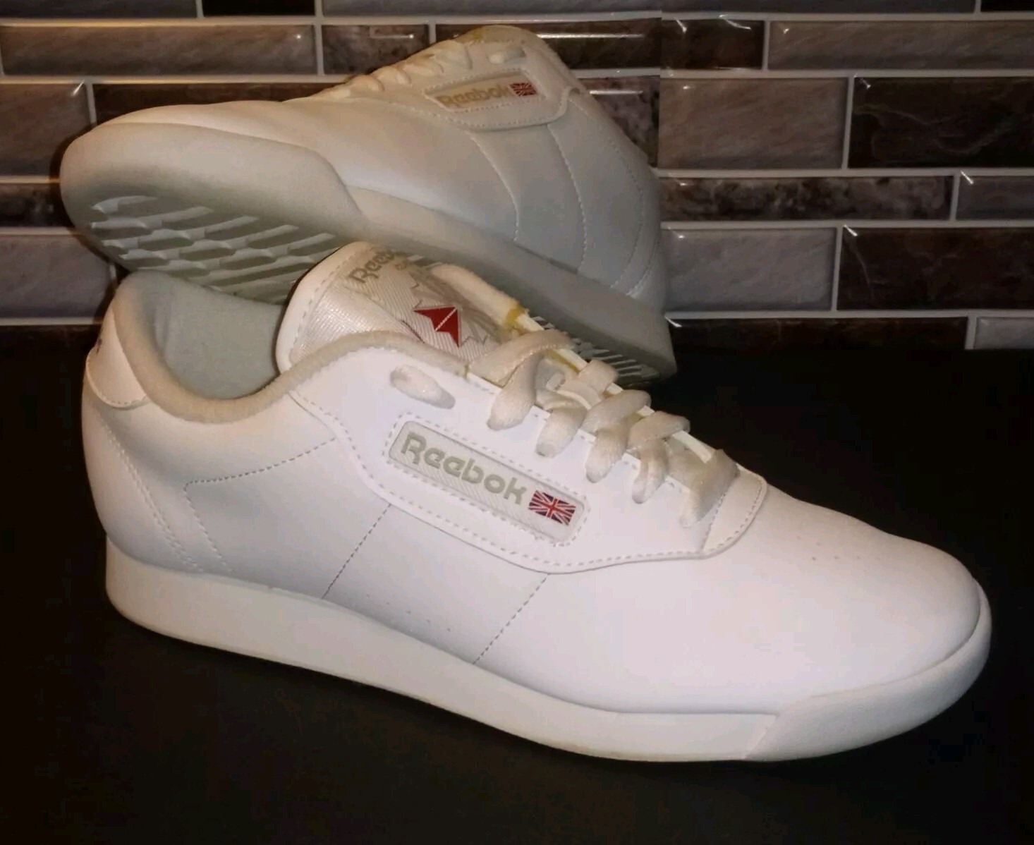 Reebok Classic Sneakers Women's Size 7 White Leather Low Lace up Comfort