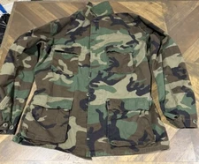 US ARMY Military Combat Woodland Camo Coat Shirt SZ Med Short 8415-01-184-1329
