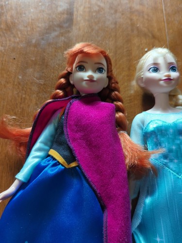 Disney Frozen Elsa Anna Classic Fashion Dolls 11 pollici Mattel 2022 usato in ottime condizioni - Foto 3 di 18