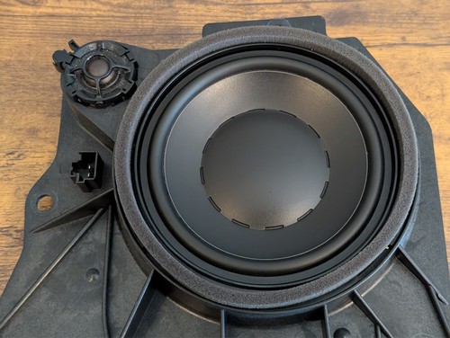 Geniune 2008-2013 Volvo C30 Left Rear Dynaudio Speaker 31252248 - Picture 2 of 4