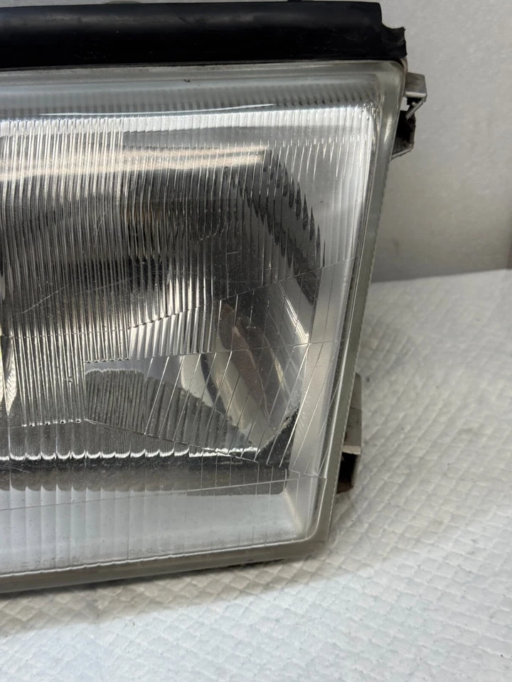 Левая галогенная фара со стороны водителя 1993 MERCEDES-BENZ 300SE 0 302 454 011 (O-4) - Изображение 4 из 4