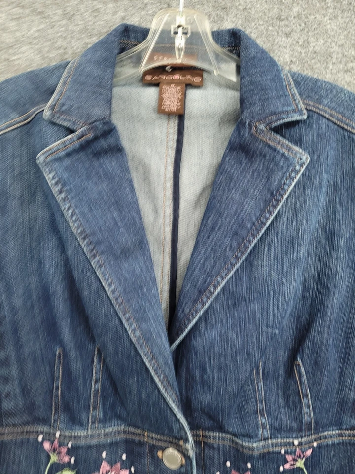 Chaqueta vaquera Bandolino para mujer 8 bolsillos bordados con botones ajustada azul nueva con etiquetas Foto 3 de 4