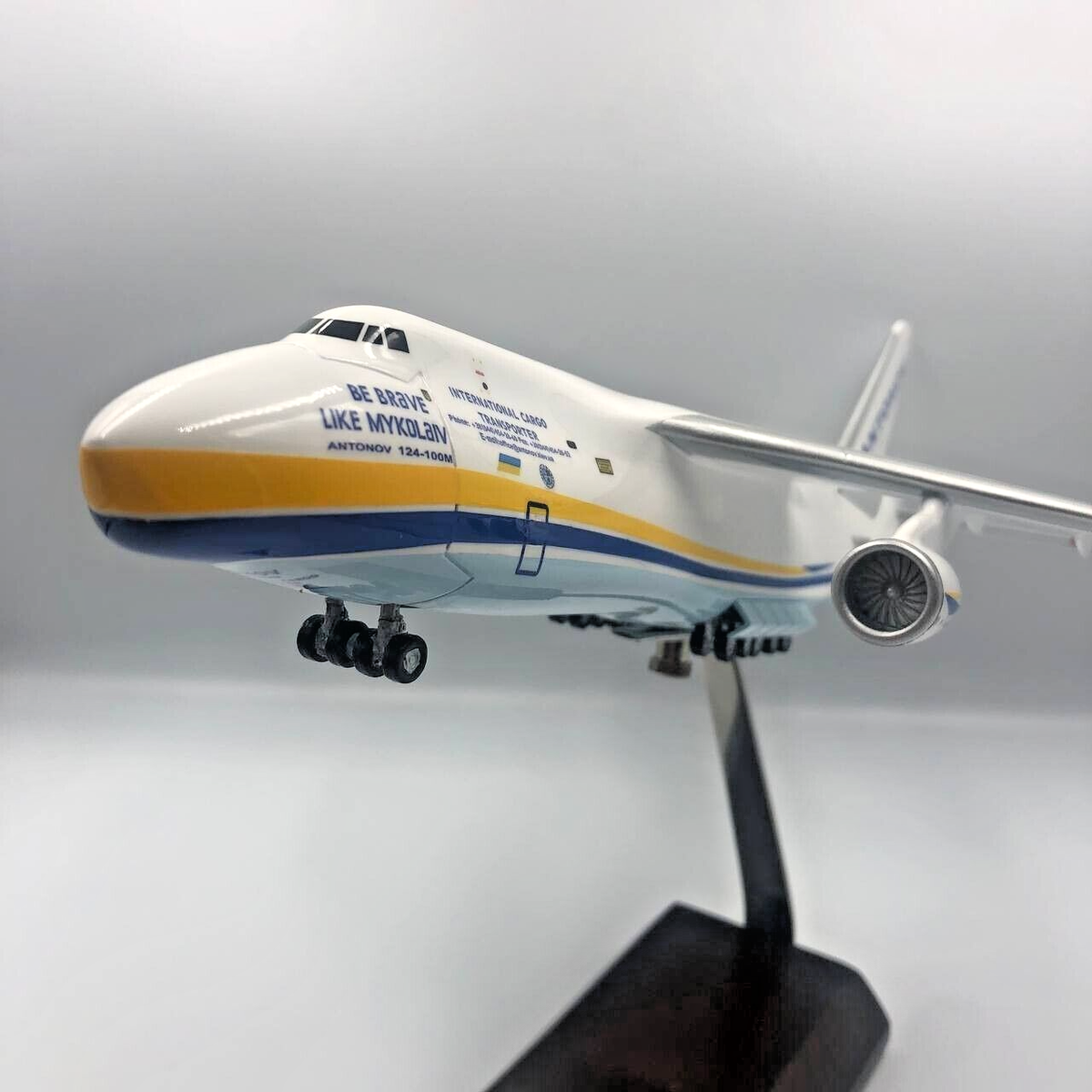 貨物機模型　アントノフ　AN-124-100 RUSLAN　1/200　　か Metal aircraft model of An-124 Ruslan UR-82088