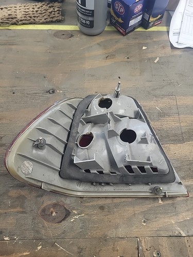 '99-'01 BMW 3 Series Tail Light RIGHT - Picture 2 of 6