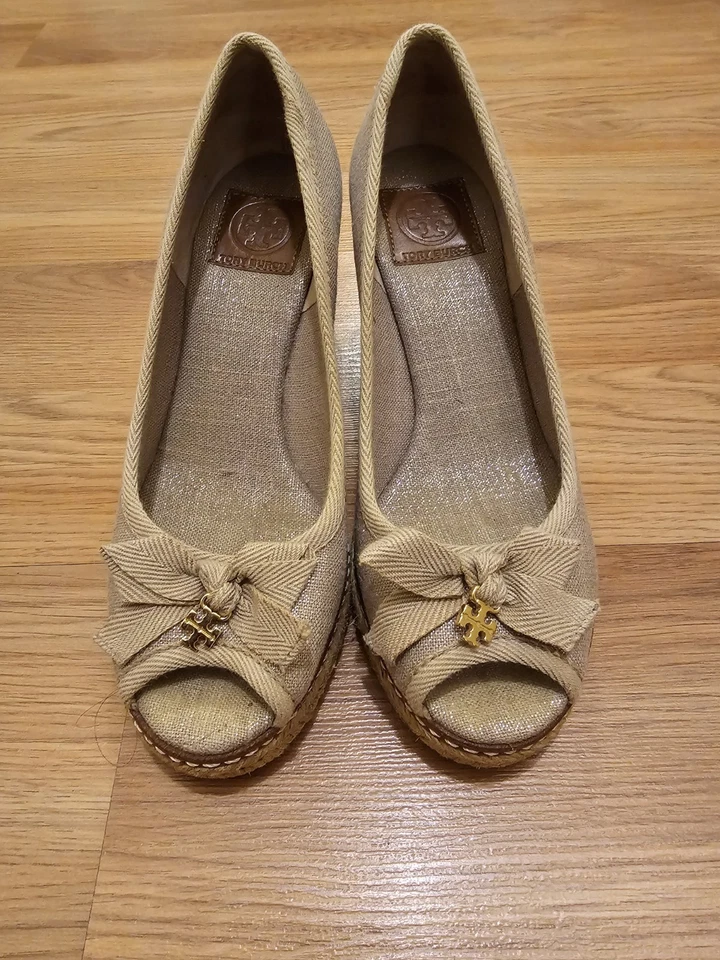 Tory Burch 5 M Jackie Peep Toe Dije Arco Cuña Alpargata Lona Zapatos Tostado Dorado Foto 2 de 4