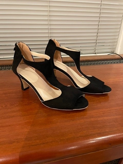 women's dressy black sandals NWOB size 40