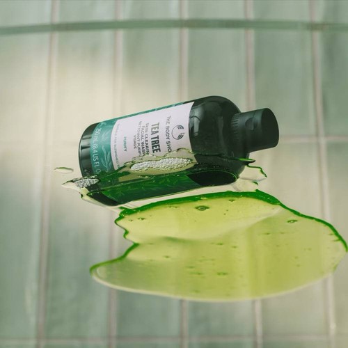 The Body Shop Tea Tree Lavaggio Viso Pulizia Pelle - Lavaggio Viso Vegano Purificante - Foto 4 di 5