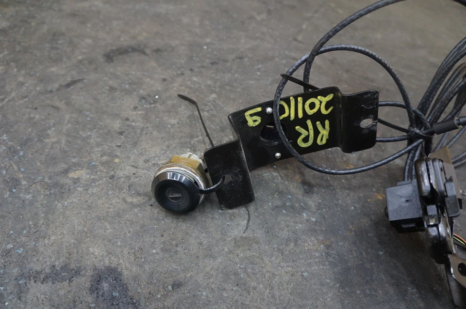 Cable y pestillo de liberación de escotilla tapa trasera OEM 5017673AA Dodge Viper Gen 2 92-02 Foto 3 de 4