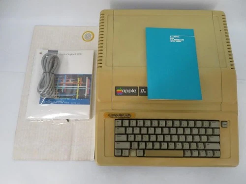Vintage Apple IIe A2S2064 Personal Computer + Box + More - - WORKS GREAT! - -