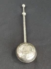 VINTAGE SILVERPLATE PUSH HANDLE TEA INFUSER / PUSH TOP HANDLE