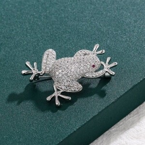 Authentic 14K White Gold Plated Silver 3.00 Ct Round Simulated Diamond Women's Frog Brooch