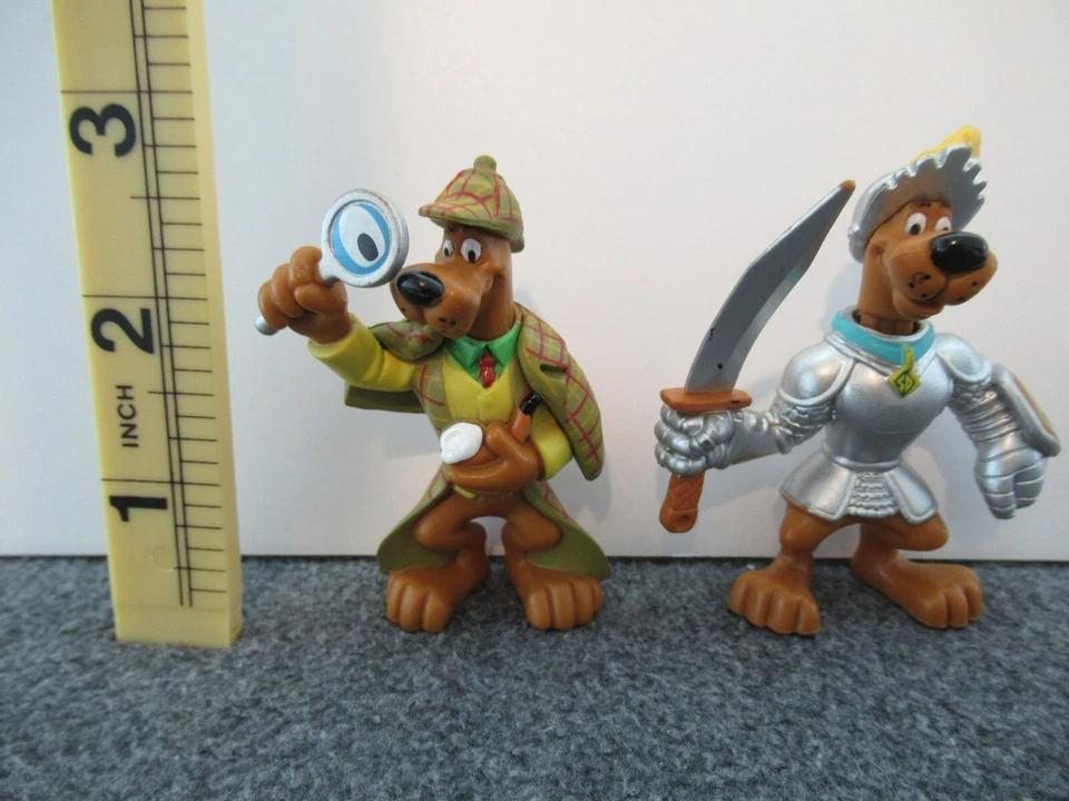 Lote de 2 figuras de acción Scooby-Doo Castle Knight & Sherlock Holmes Hanna Barbara Foto 2 de 4