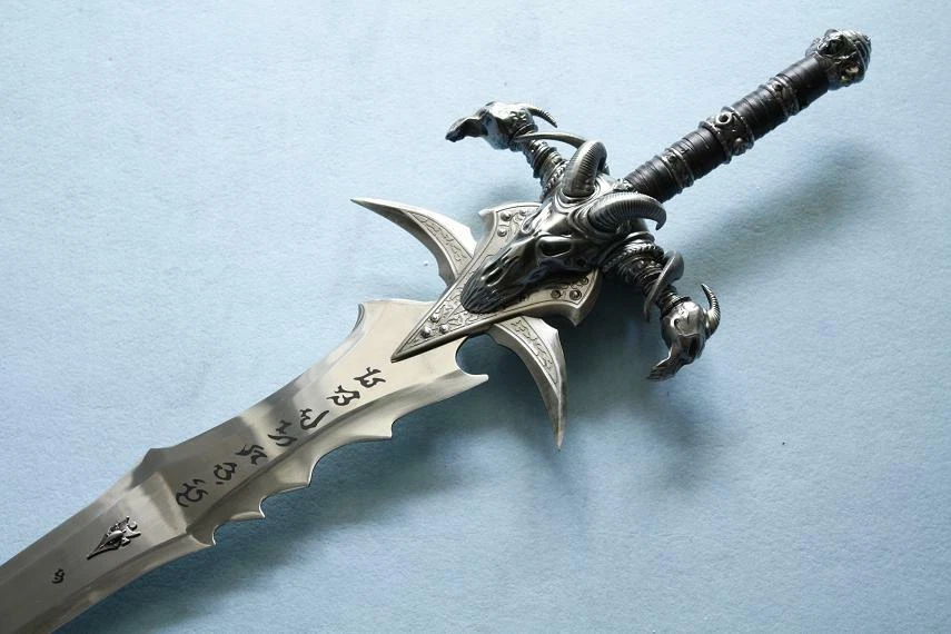 S1701 ESPADA JUEGO WOW LICH KING ARTHAS MENETHIL FROSTMOURNE CON PLACA 3D 43" Foto 4 de 4