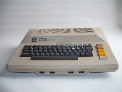 ATARI 800 NTSC + Power supply (220V) + Video-Cable + BASIC, Very good condition!