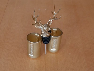 Jägermeister Hirschkopf-Ausgießer mit zwei Gläser 0,1 L, Aufsatz Flaschen 0,7 un